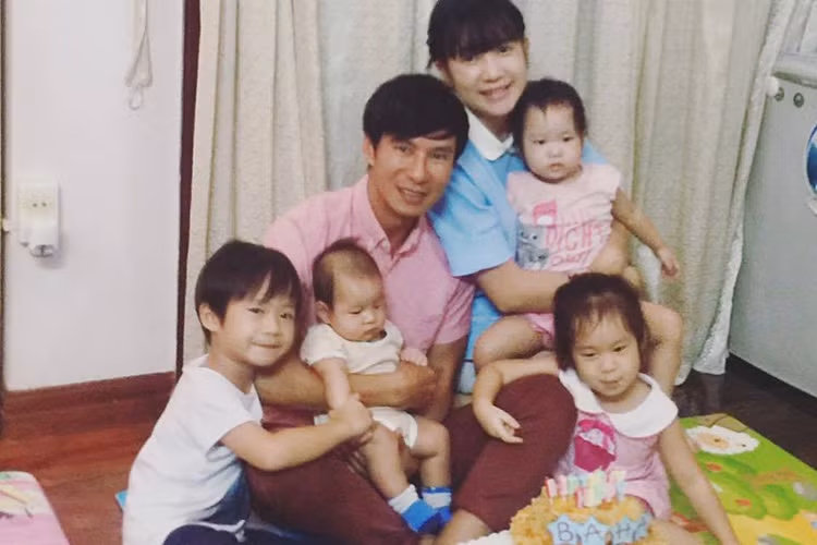 Ngày 28/9 vừa qua, ca sĩ Lý Hải tròn 48 tuổi. Dù sở hữu khối tài sản không nhỏ nhưng anh đón sinh nhật vô cùng giản dị.