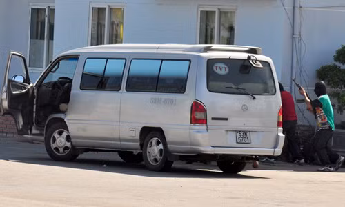 Theo kịch bản diễn tập, tình huống giả định, nhóm khủng bố gồm 15 tên chia làm hai nhóm cướp tàu cá ngư dân tiếp cận và tấn công nhà máy lọc dầu Dung Quất. Ngay trên biển, lực lượng biên phòng tuần tra phát hiện nhóm người lạ khả nghi đã yêu cầu dừng tàu cá để kiểm tra. Lập tức nhóm khủng bố nổ súng tấn công các chiến sĩ biên phòng. 