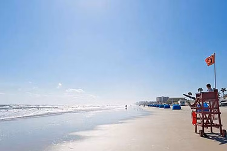 Volusia, Florida: khách du lịch đến đây cũng phải cẩn thận vì ở Florida rất hay bị sét đánh. Từ năm 1997 đến 2006 đã có 71 người bị chết do sét đánh ở bang Florida. 