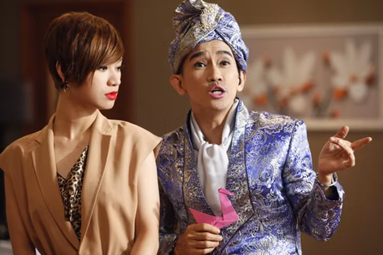 Năm 2014, Minh Thuận góp mặt trong bộ phim truyền hình ca nhạc “Bếp hát”. Nhân vật của anh là một chàng trai chuyên tổ chức tiệc cưới đồng bóng, mê trai. Với sự hài hước, duyên dáng, vai diễn của anh được khá nhiều khán giả yêu mến. (Ảnh: Zing) 
