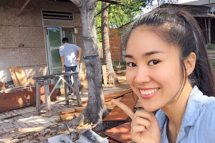 Theo một nhà thiết kế thân thiết với Lê Phương, nữ diễn viên và bạn trai đã chụp ảnh cưới vào ngày 8/8 và dự kiến tổ chức hôn lễ vào cuối năm nay.