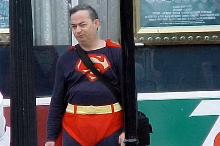 "Super Man" dành thời gian đi du lịch khắp nơi. 