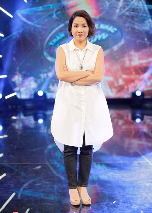 Mới đây, nữ ca sĩ đã có buổi hướng dẫn để giúp từng thí sinh trong top 5 cuộc thi Vietnam Idol 2016 hoàn thiện phần trình diễn. 