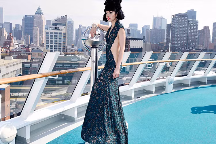 Con tàu AIDAluna chính là sàn diễn thời trang trong chương trình J Autumn Fashion Show của Jessica Minh Anh. 