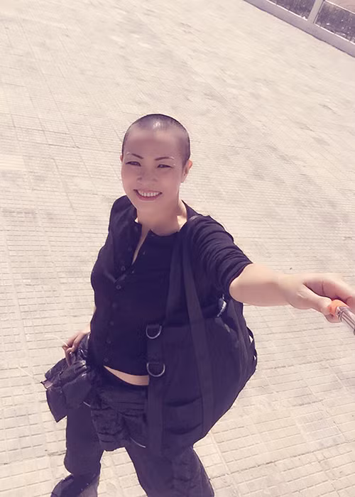 Trên trang cá nhân, Phương Thanh cũng vừa khoe loạt ảnh mái tóc đã được cắt ngắn.
