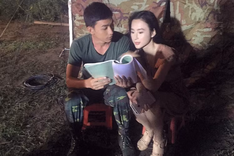 Những ngày quay phim “Sứ mệnh trái tim”, “bà mẹ nhí” và nam người mẫu có cơ hội tiếp xúc với nhau thường xuyên.