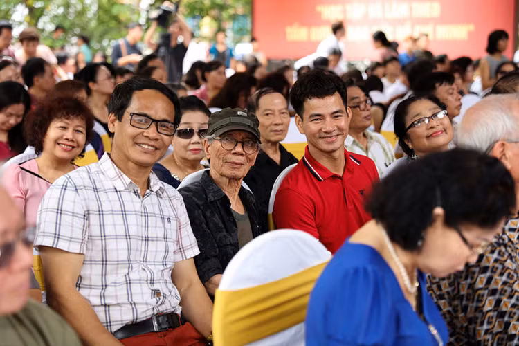 Nghe si Ha Noi te tuu ngay gio To nghe san khau-Hinh-7