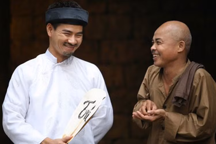 Nghệ sĩ Hán Văn Tình cũng được các đạo diễn phim hài tin tưởng. Trước khi đổ bệnh, anh từng đóng: “Đại gia đóng gạch”, “Chôn nhời”, “Kỳ phùng địch thủ” và “Trường quan - Quan trường”. Thậm chí trong quá trình điều trị bệnh, anh vẫn tham gia bộ phim hài “Thông gia đón Tết”. (Ảnh: Zing) 