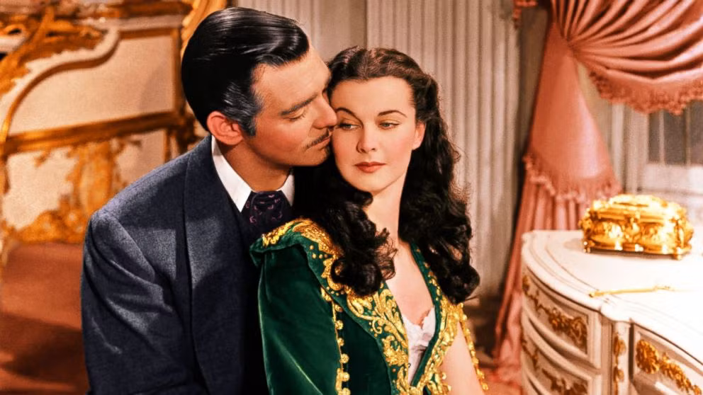 Với 13 đề cử tại Oscar lần thứ 12, bộ phim kinh điển "Cuốn theo chiều gió" (1940) đã giành chiến thắng ở 8 hạng mục. Trong đó, có những giải thưởng quan trọng là Phim truyện xuất sắc, Đạo diễn xuất sắc cho Victor Fleming và Nữ diễn viên chính xuất sắc cho Vivian Leigh.