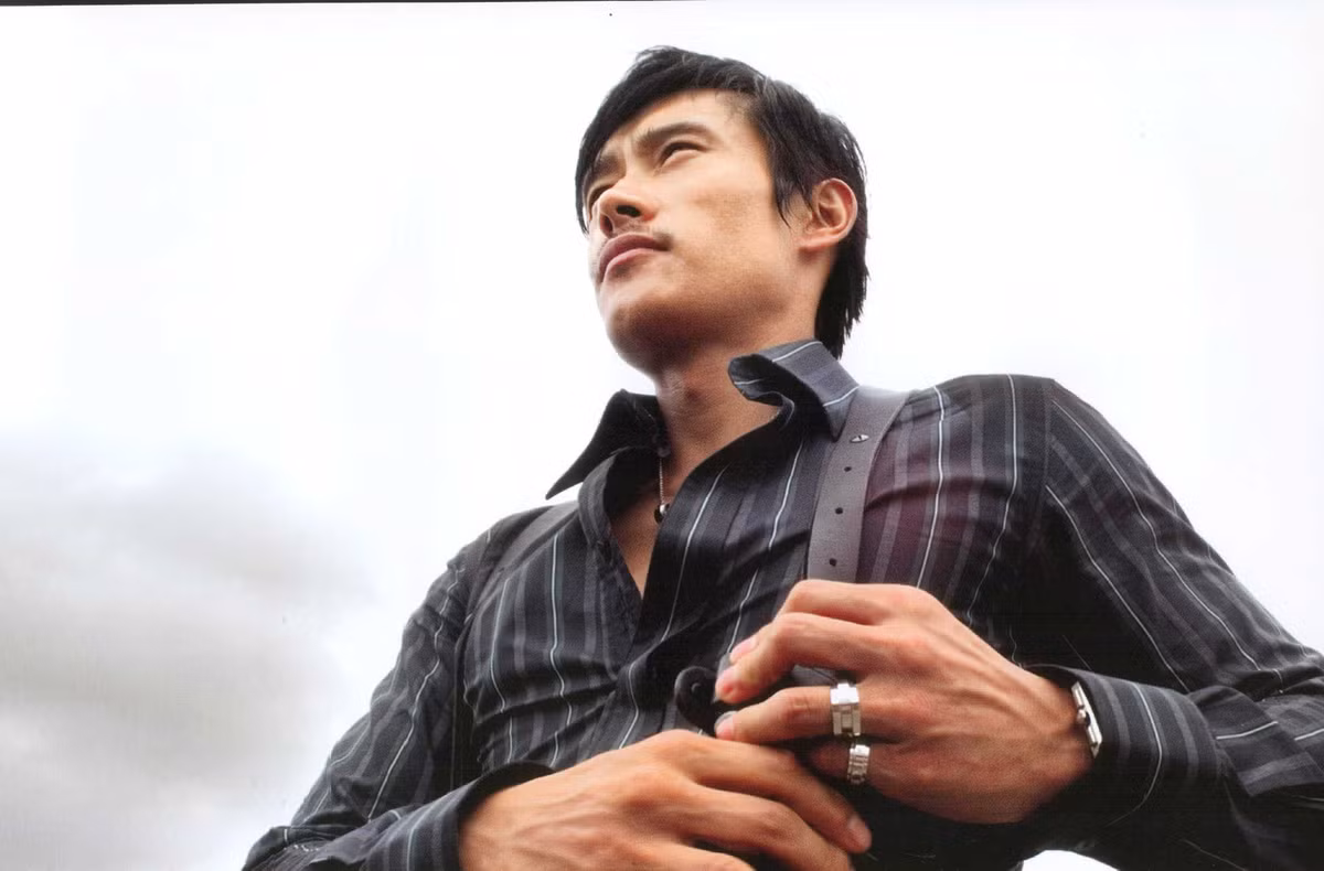 2008 cũng là năm Lee Byung Hun nhận được lời mời hợp tác trong dự án "I Come with the Rain" của đạo diễn gốc Việt Trần Anh Hùng. Từ đó, Lee Byung Hun bắt đầu hành trình trở thành ngôi sao quốc tế.