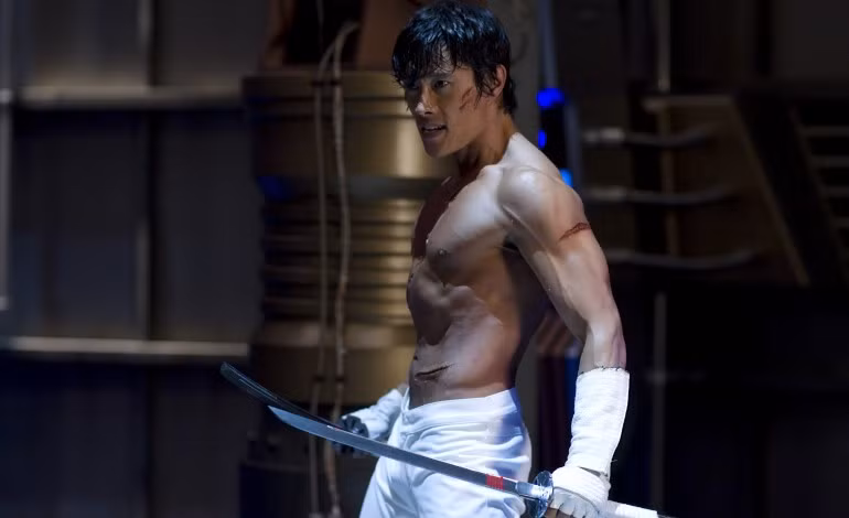 Vai phản diện Storm Shadow trong "G.I. Joe: The Rise of Cobra" là tác phẩm đầu tiên của anh tại Hollywood. Trong phim, Lee Byung Hun có cơ hội được sánh cùng nhiều ngôi sao khác của nước Mỹ như Channing Tatum, Joseph Gordon-Levitt và Sienna Miller. Vai diễn xuất sắc đã mang lại nhiều cơ hội cho Lee Byung Hun. Anh được các nhà làm phim mời tiếp tục tham gia phần hai của bộ phim trong năm 2013.
