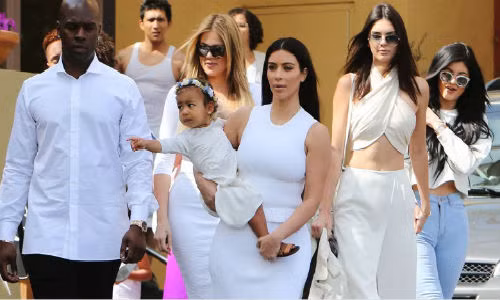 Nhiều nguồn tin cho biết các ngôi sao mới sẽ thay thế vị trí của chị em nhà Kardashians trong các chương trình thực tế. Rất nhiều người mong muốn các ngôi sao mới sẽ sớm đảm nhận vai trò của chị em nhà Kardashians.