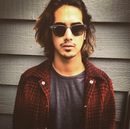 Nam diễn viên Avan Jogia gửi lời chúc mừng tới tất cả những người phụ nữ trên thế giới đã dũng cảm đấu tranh vì quyền bình đẳng.