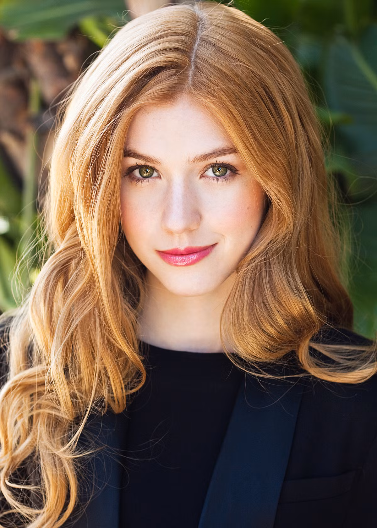 Nữ diễn viên Kat McNamara kêu gọi mọi người bớt chút thời gian để cảm ơn và tôn vinh những người phụ nữ quan trọng trong cuộc đời.