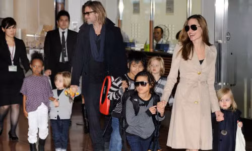 Angelina Jolie Brad Pitt nhận thêm con nuôi ở Campuchia Angelina Jolie Brad Pitt nhan them con nuoi o Campuchia