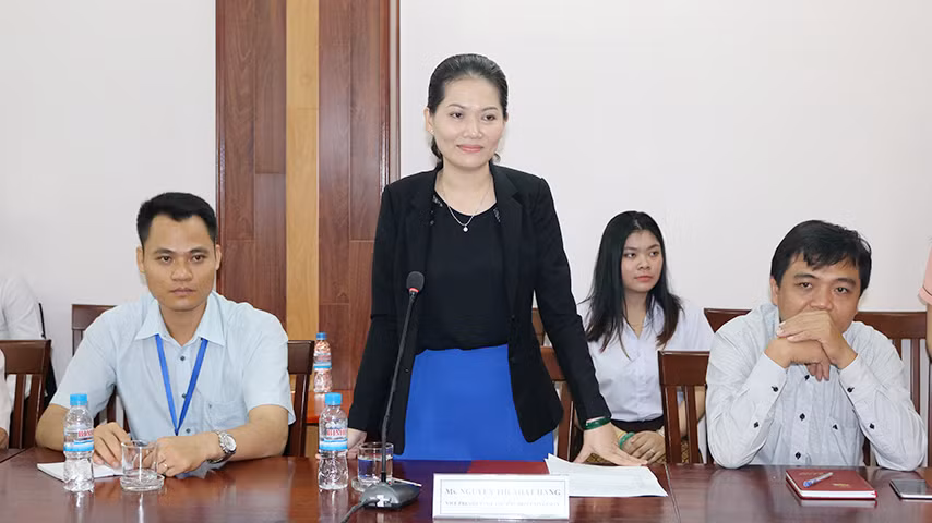 TS. Nguyễn Thị Nhật Hằng sinh năm 1981, quê quán Bình Dương. Bà bảo vệ thành công luận án tiến sĩ Hóa lý thuyết và Hóa lý năm 2019 tại ĐH Khoa học Tự nhiên (ĐH Quốc gia TP.HCM).