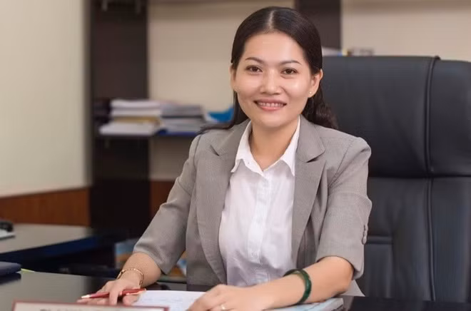 Ngày 4/8, đại diện ĐH Thủ Dầu Một cho biết trong buổi lễ trao quyết định bổ nhiệm, công nhận nhân sự chủ chốt của các đơn vị do UBND tỉnh Bình Dương tổ chức chiều 3/8, TS Nguyễn Thị Nhật Hằng được trao quyết định công nhận trở thành hiệu trưởng trường này.