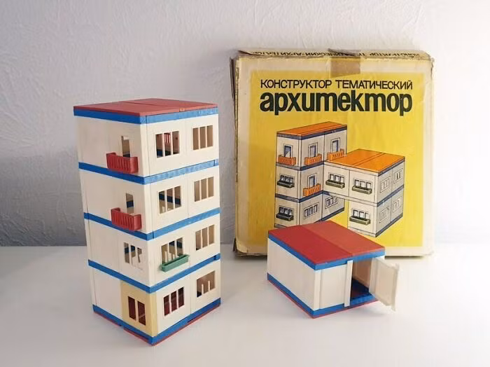 Bộ đồ chơi "Kiến trúc sư" dành cho trẻ em thập niên 1980.