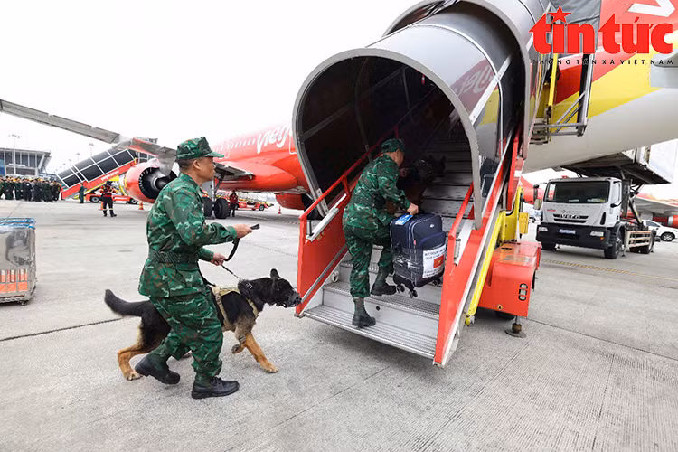 Đoàn cứu hộ Việt Nam sang Myanmar, thể hiện nghĩa cử nhân đạo của Việt Nam với bạn bè quốc tế.