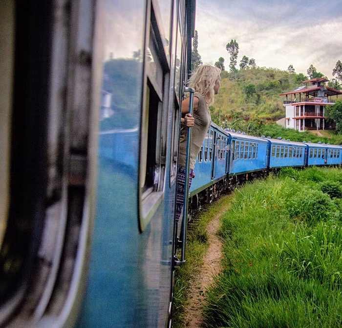 Trước đó, vào tháng 2, một du khách người Nga 53 tuổi ở Sri Lanka đã mất mạng do đập vào một tảng đá và rơi khỏi tàu trong lúc chụp ảnh "sống ảo" trên tuyến đường sắt Podi Menike. Ảnh: Unsplash.