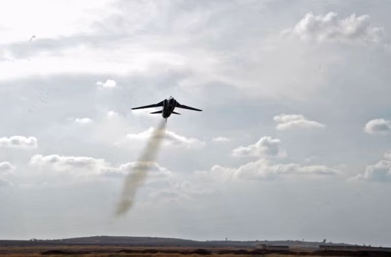 Hôm 14/7, thêm một máy bay tiêm kích MiG-23 của Không quân Syria bị phiến quân bắn rơi ở Deir Ezzor khiến phi công điều khiển chiếc chiến đấu cơ thiệt mạng ngay tại chỗ.