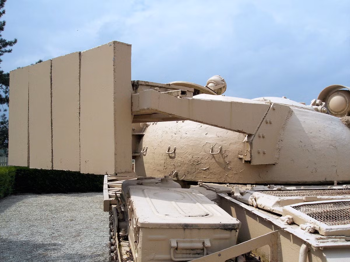 Không có nhiều ghi chép về tĩnh hữu dụng của xe tăng T-55 Enigma. Chỉ biết rằng nó được cho là đã chống chịu thành công nhiều đợt tấn công bằng tên lửa chống tăng lắp đầu nổ lõm trong trận Khafji.