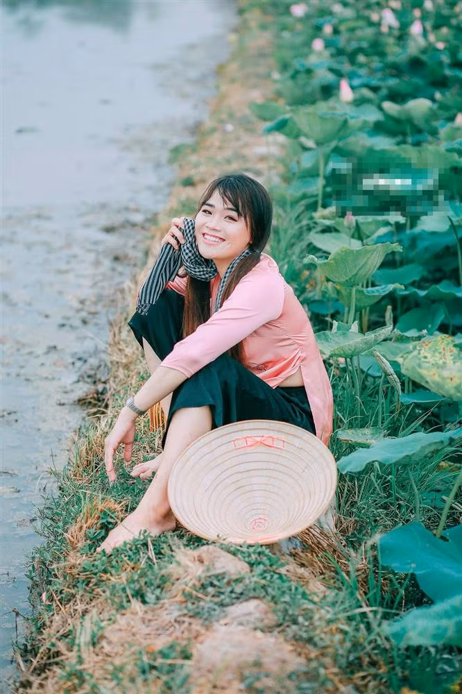 Đã 2 năm kể từ ngày nổi tiếng, Ngân Thảo của hiện tại đã có cuộc sống ổn định hơn trước. Nhờ việc trang cá nhân tăng follow chóng mặt nên công việc bán hàng của cô ngày một đắt khách. 