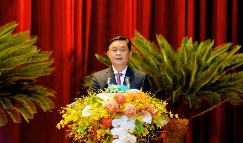Bí thư Tỉnh ủy Nghệ An Thái Thanh Quý, Uỷ viên Trung ương Đảng khoá XIII (SN 1976, quê xã Long Thành, huyện Yên Thành, tỉnh Nghệ An). Ông có trình độ tiến sỹ kinh tế - chính trị và cao cấp lý luận chính trị.