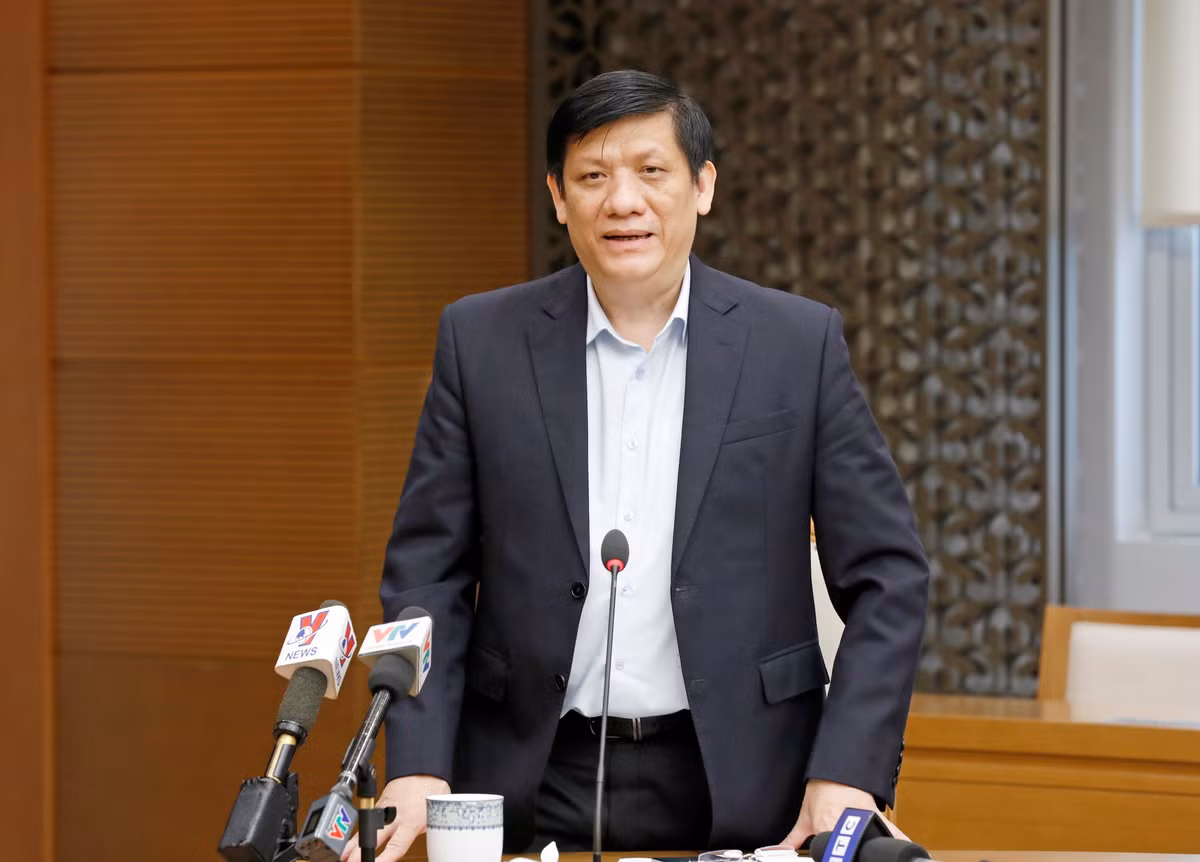 Ngay 8/3, tiem vaccine COVID-19 tai co so dieu tri benh nhan, vung co dich