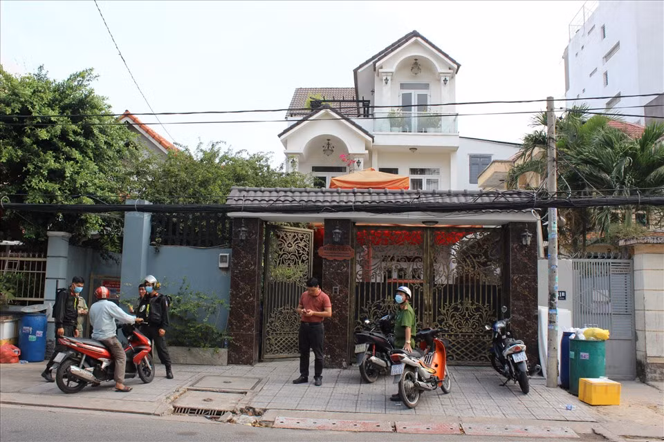 Trước đó, qua đấu tranh mở rộng, Công an Đồng Nai phát hiện đối tượng Lê Thanh Tú cùng vợ là Trần Thị Thanh Vân là Giám đốc và quản lý điều hành của Công ty TNHH Thương mại và Dịch vụ Vân Trúc đã mua xăng nhập lậu, xăng giả của Phan Thanh Hữu và Nguyễn Hữu Tứ (là các đối tượng cầm đầu trong Chuyên án 920G), sau đó phân phối ra thị trường để tiêu thụ. 
