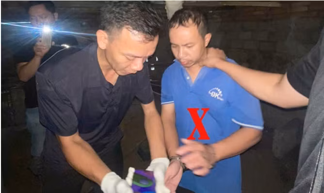 Đến 17h ngày 12/9/2024, sau 48 giờ tiếp nhận tin báo, Cơ quan Cảnh sát điều tra Công an tỉnh Thanh Hóa đã làm rõ và bắt giữ đối tượng Lưu Thanh Nam (SN 1987, cùng ở thôn Triều Công) là thủ phạm đã gây ra vụ việc trên. Tại cơ quan điều tra, bước đầu Lưu Thanh Nam khai nhận là cháu họ của người đã khuất nên nắm rất rõ mọi hoạt động trong dòng họ. Biết gia đình chị H.T. L có điều kiện kinh tế, Nam nảy sinh ý định tống tiền để trang trải nợ nần và lên kế hoạch đào trộm mộ.