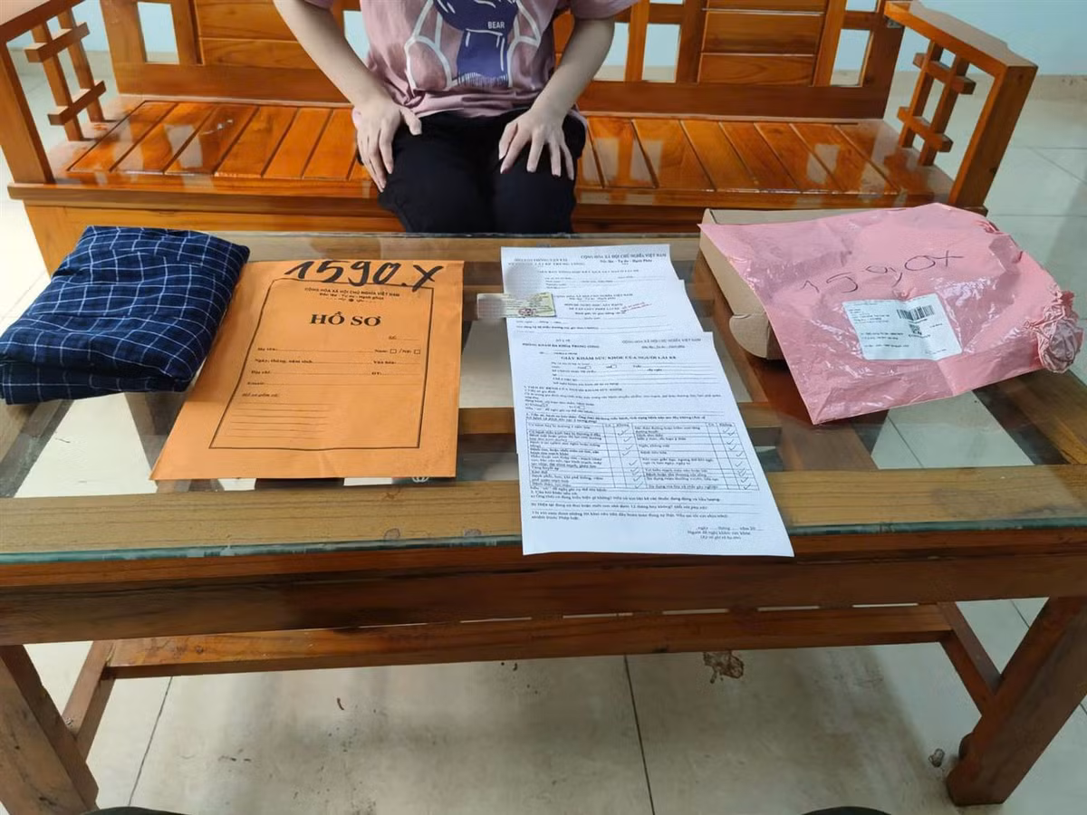 Cao Bang: Thi truot, len facebook tim mua giay phep lai xe may gia