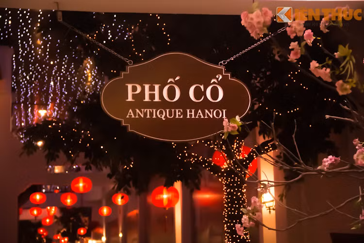 Nhiều người dân lại chọn cách đến "Phố Cổ trong nhà" đặt tại Royal City để "đổi gió" trong dịp Trung Thu.