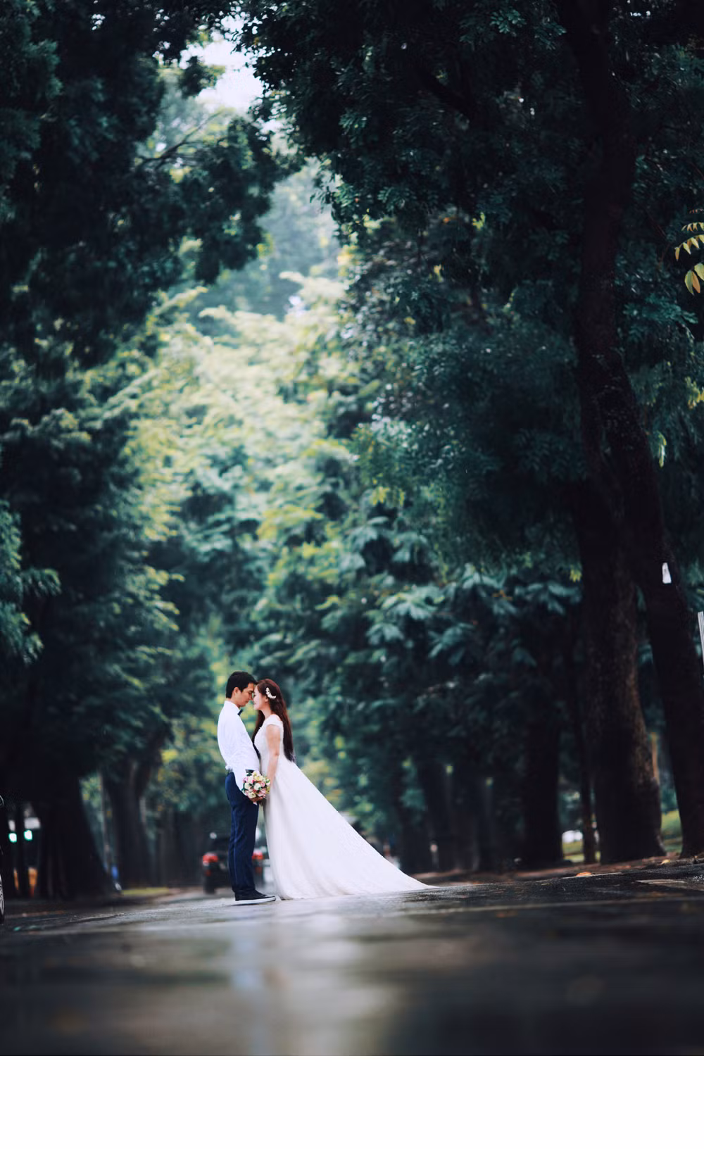 Trước khi tổ chức hôn lễ, cặp đôi Hà thành Quỳnh Trâm – Đức Trí đã thực hiện một bộ ảnh cưới ngày Hà Nội mưa đặc biệt để ghi dấu lại quãng thời gian đẹp đẽ và nhiều kỷ niệm trong chặng đường bên nhau.