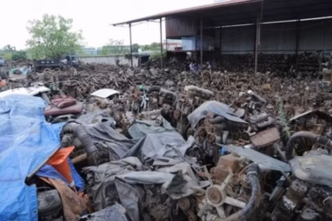 Bãi phụ tùng, linh kiện ô tô rộng mênh mông của gia đình ông Nguyễn Văn Phong nay đã có giá trị lên đến cả chục tỷ đồng.