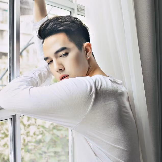 Phong thái chuyên nghiệp và khuôn mặt vừa lạnh lùng, vừa dễ hấp dẫn phái đẹp là điều có thể thấy ngay ở những bức ảnh thời trang mà Minh Châu làm mẫu.