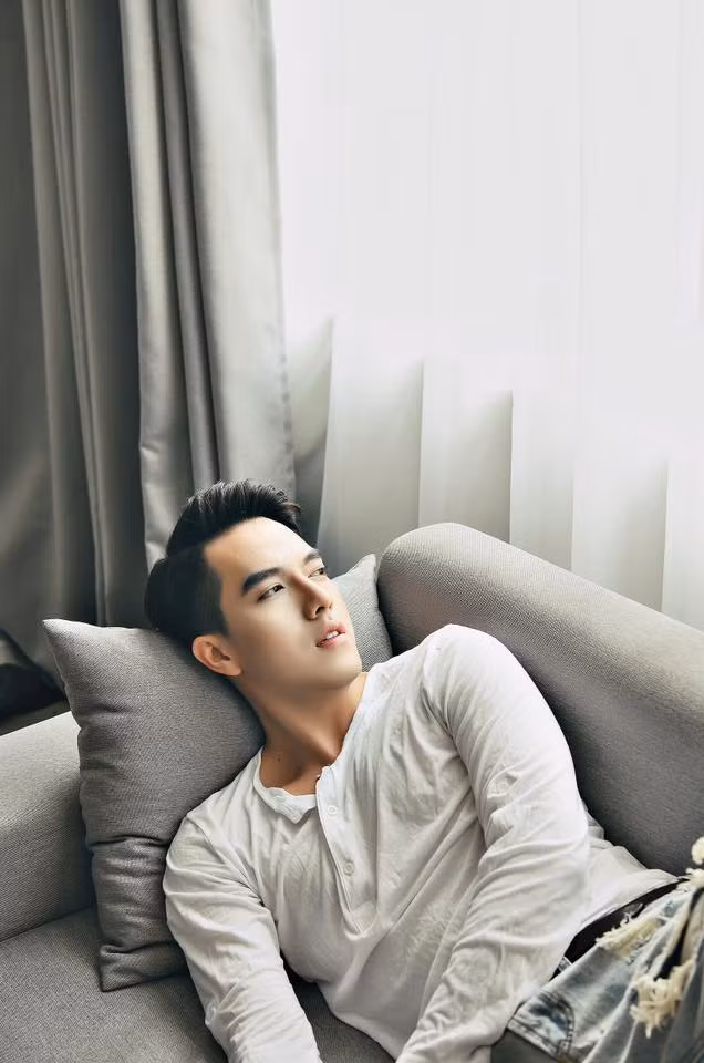Từng tham gia một chương trình về âm nhạc nên dễ hiểu vì sao Minh Châu lại có năng khiếu ca hát và sở hữu chất giọng ấn tượng đến vậy. Ngoài chất giọng mượt mà, Minh Châu còn có nhiều đoạn luyến láy, nhả chữ rất chuyên nghiệp.