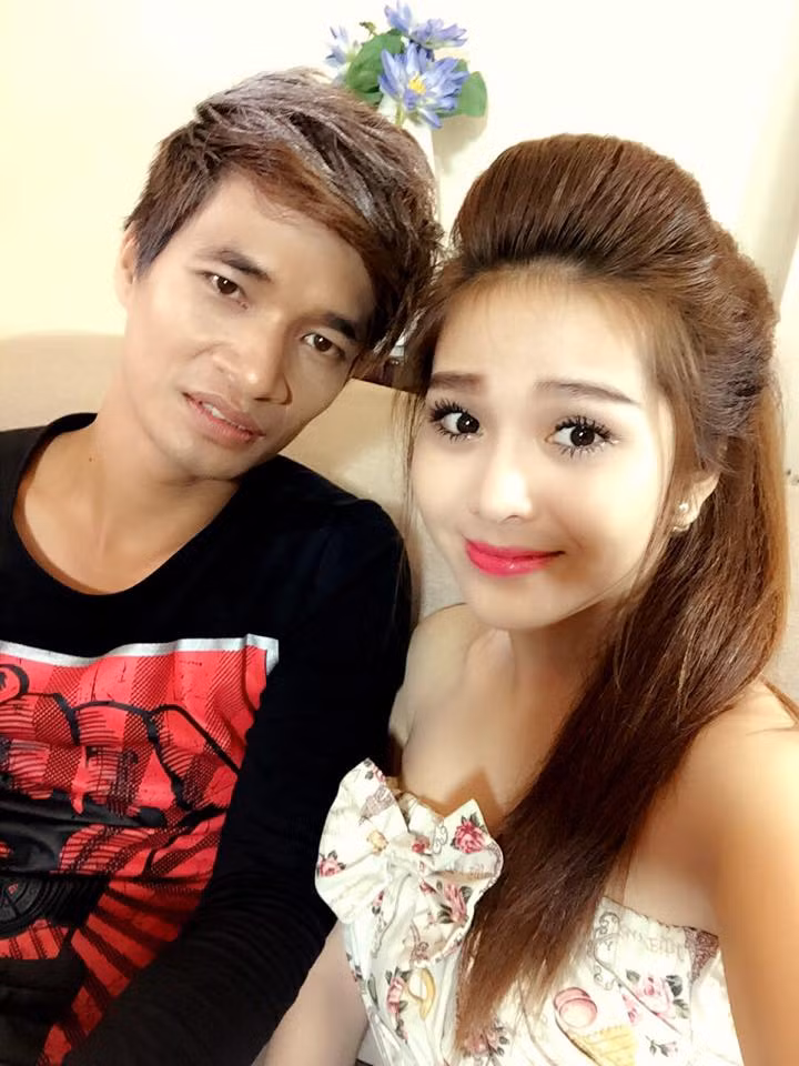 Sau loạt ảnh này, nhiều người còn gọi đùa Kiều Ny là “người yêu Lệ Rơi”. Một số bình luận ác ý, cho rằng Kiều Ny đang bám vào Lệ Rơi, một số nhân vật mới nổi khác để “ăn theo”.