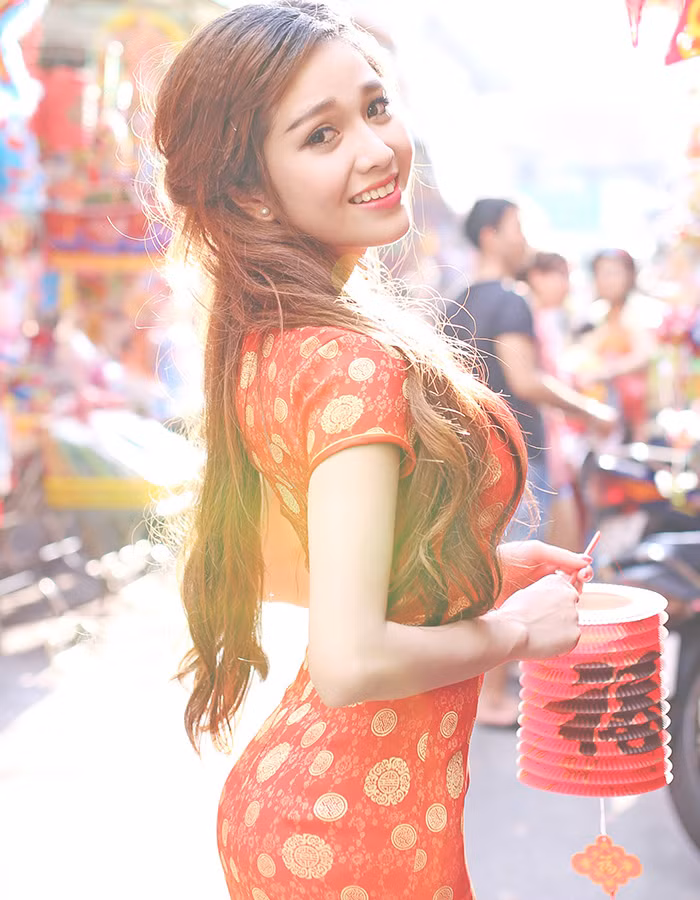 Giống như nhiều hot girl khác, Trung thu là dịp để Kiều Ny ra phố lồng đèn rực rỡ sắc màu dạo chơi, chụp ảnh lưu giữ lại kỷ niệm.