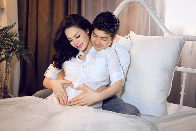 Nhật Kim Anh và chồng háo hức chờ đón thiên thần nhỏ.