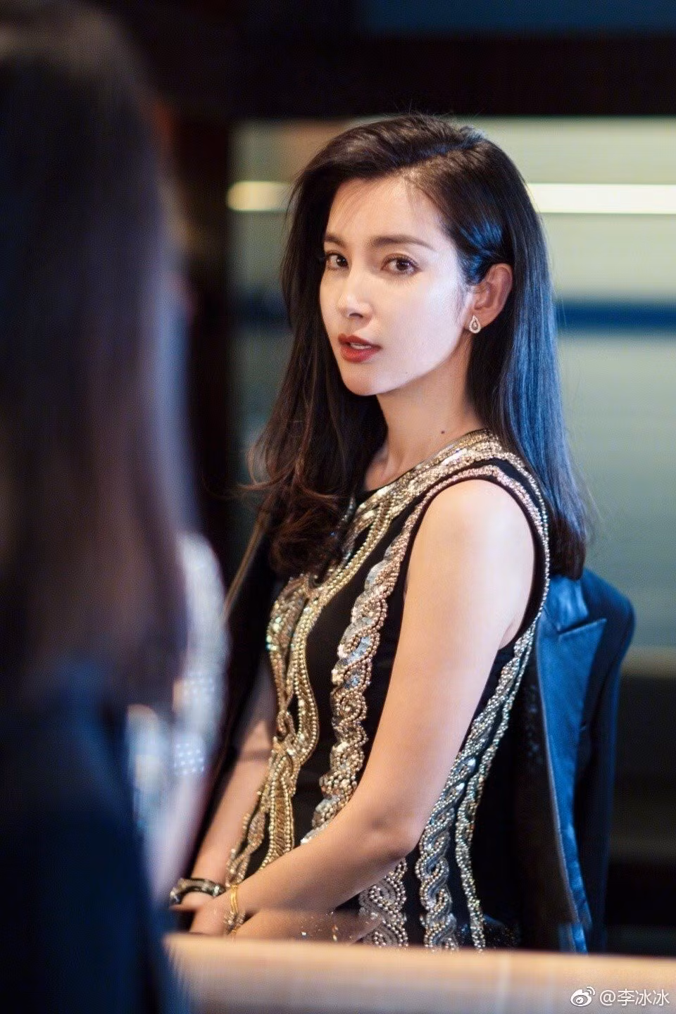 “Tôi là người phụ nữ khác biệt với nhiều cô gái khác. Tôi luôn vạch ra những dự định và sẽ cố hoàn thành nó”, Lý Băng Băng nói trên Bazaar. Cô cũng chưa bao giờ e ngại chụp ảnh gợi cảm. Ngoài tứ tuần, cô luôn duy trì vóc dáng mảnh mai, đường cong gợi cảm.