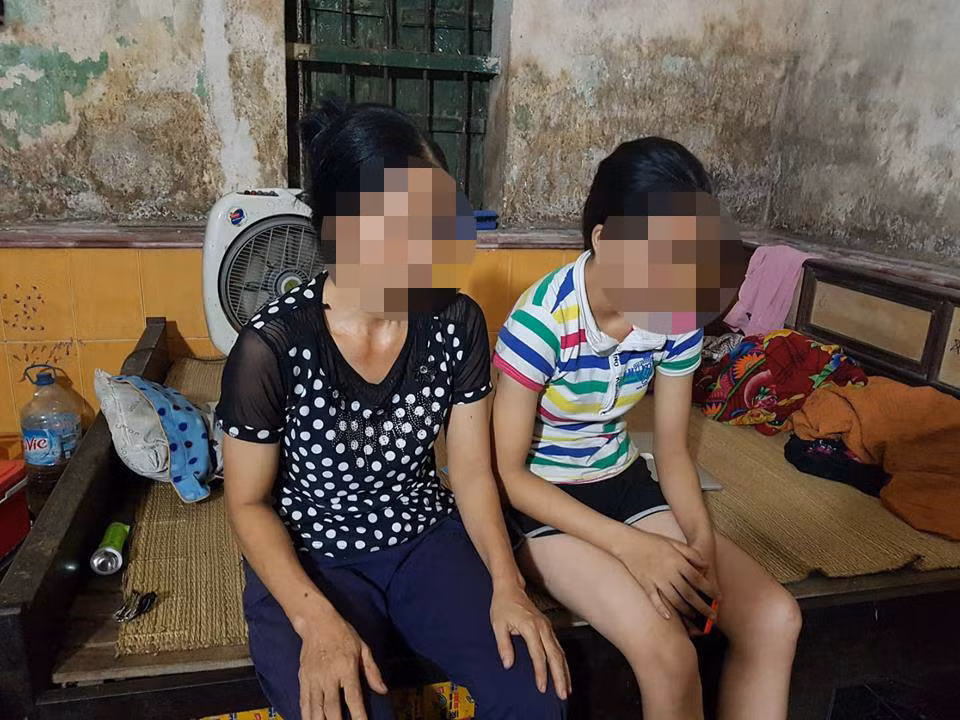Việc cô gái Nguyễn Thị H chưa tròn 17 tuổi nghi bị ông cụ U70 cùng phường xâm hại nhiều lần khiến dư luận địa phương bức xúc.