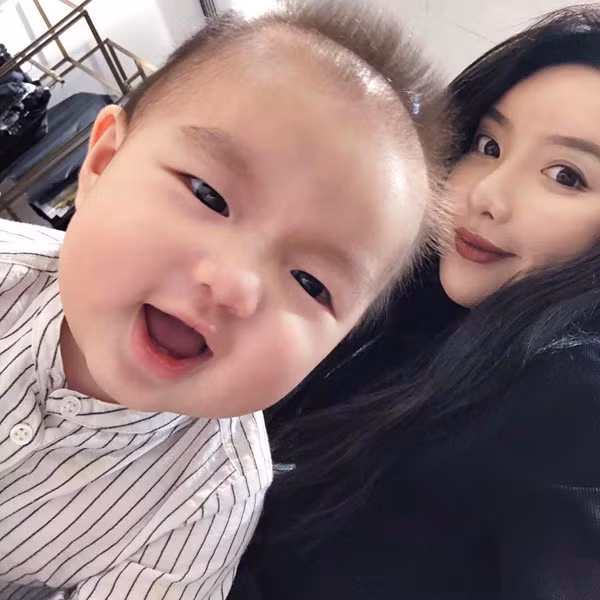 Năm 2017, hộ đã chào đón cậu con trai đầu lòng và đặt tên là Jacob.