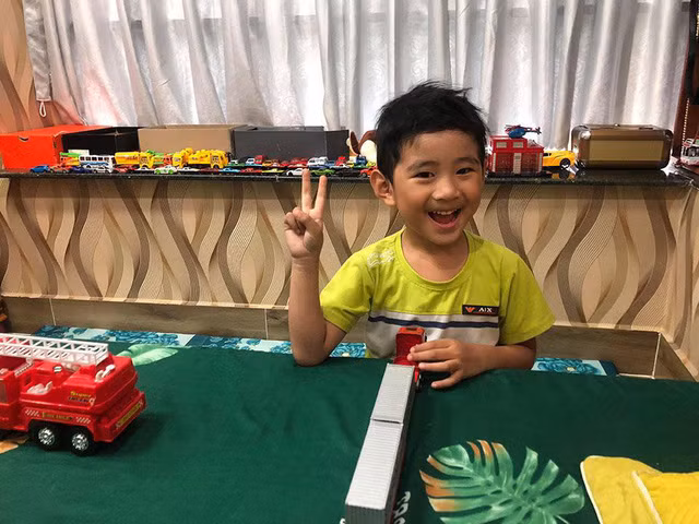 Con trai út của Trương Đan Huy khá tinh nghịch. Sau khi chuyển sang kinh doanh, Trương Đan Huy cảm thấy con đường lâu dài sẽ ổn định hơn. Về việc đánh mất sự nghiệp ca hát trải đầy hoa hồng, nam ca sĩ không cảm thấy buồn mà quan niệm: “Tôi nghĩ khi bản thân bước qua sườn dốc sự nghiệp thì sẽ dừng lại, đó là quy luật, tôi không thể làm khác được”.