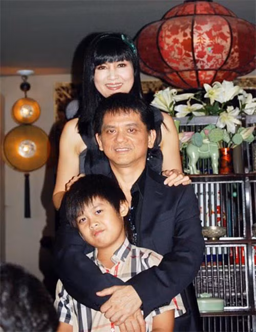 Hiện tại cô đang rất hạnh phúc với người chồng đại gia, hiểu và yêu thương cô cùng cậu con trai Tony thông minh, ngoan ngoãn.