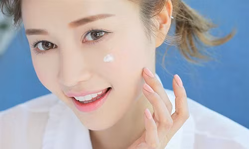 Mach nho 6 bi kip trang diem lau troi cho ngay mua gio