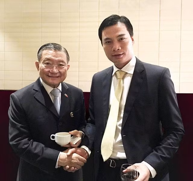 Lo gia the chong CEO dien trai, 