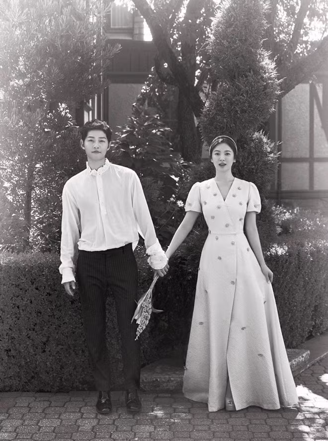 Vợ chồng Song Hye Kyo - Song Joong Ki cùng lọt Top 10 ngôi sao quyền lực nhất Hàn Quốc.