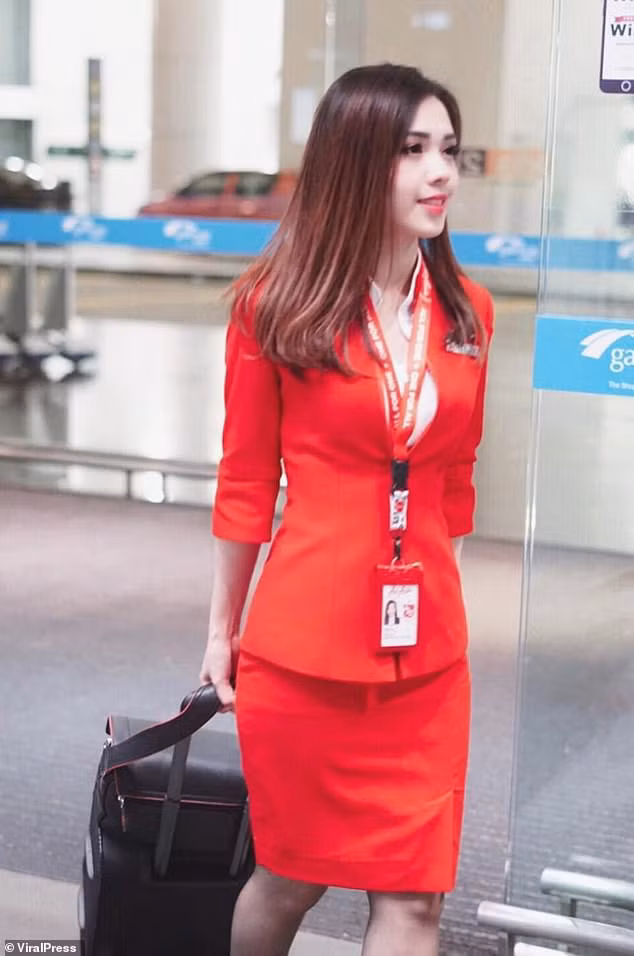 Tiep vien hang khong xinh dep gay sot mang xa hoi