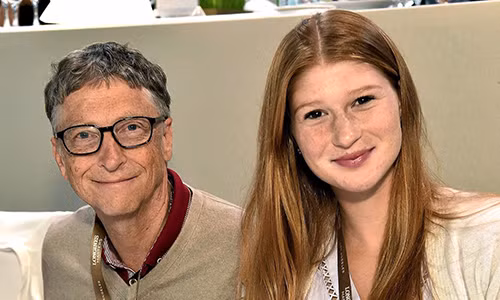 Tỷ phú Bill Gates và con.